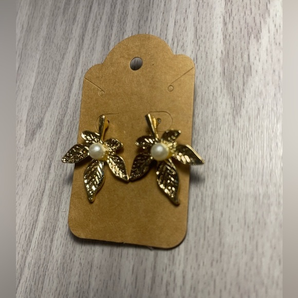 GOLD Tone Based Metal Pearl Accented Leaf Design Drop Post Stud Earrings - Picture 2 of 5